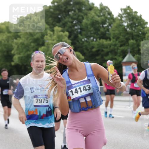 29.06.2025 - hella hamburg halbmarathon Jannik Wohlers http://msf.ph/oto/8190613 29.06.2025 10:24:06 Lombardsbrücke 1064, 1352, 1395, 2132, 2280, 2477, 2944, 3053, 3132, 3421, 3786, 4111, 4162, 4221, 4464, 4719, 5138, 5829, 5830, 6478, 6524, 6526, 6570, 7528, 7975, 8167, 8297, 9063, 11651, 12070, 12303, 13111, 13113, 13380, 13573, 13638, 13711, 14143, 15796, 15975, 18077, 18105, 19080 meine-sportfotos.de