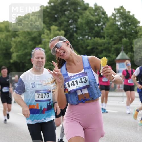 29.06.2025 - hella hamburg halbmarathon Jannik Wohlers http://msf.ph/oto/8190654 29.06.2025 10:24:06 Lombardsbrücke 1064, 1352, 1395, 2132, 2280, 2477, 2944, 3053, 3132, 3421, 3786, 4111, 4162, 4221, 4464, 4719, 5138, 5829, 5830, 6478, 6524, 6526, 6570, 7528, 7975, 8167, 8297, 9063, 11651, 12070, 12303, 13111, 13113, 13380, 13573, 13638, 13711, 14143, 15796, 15975, 18077, 18105, 19080 meine-sportfotos.de