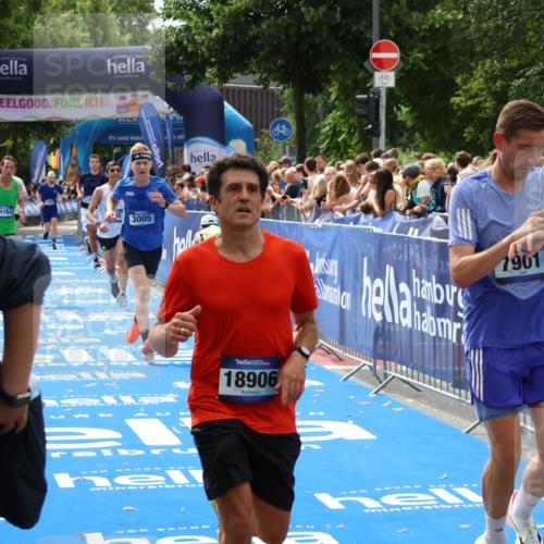 29.06.2025 - hella hamburg halbmarathon Zöllner http://msf.ph/oto/8190662 29.06.2025 10:34:20 Ziel 1002, 1080, 3005, 7901, 14784, 18906 meine-sportfotos.de