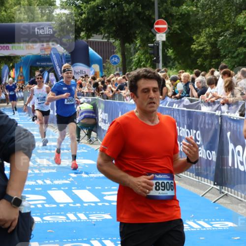 29.06.2025 - hella hamburg halbmarathon Zöllner http://msf.ph/oto/8190701 29.06.2025 10:34:21 Ziel 1002, 1080, 3005, 7901, 14784, 18906 meine-sportfotos.de