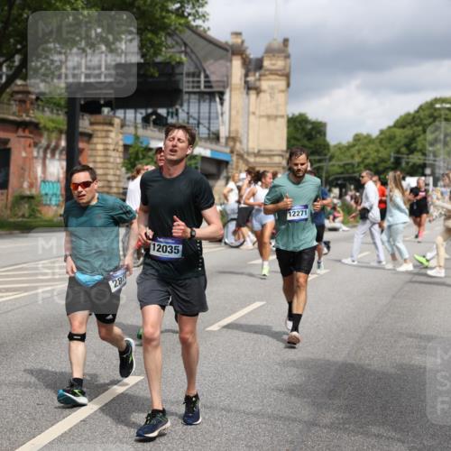 29.06.2025 - hella hamburg halbmarathon Yannick Fuchs http://msf.ph/oto/8190716 29.06.2025 10:43:56 20KM 2516, 2788, 2878, 3414, 3543, 3562, 3692, 4247, 4832, 5447, 5978, 6115, 6125, 6282, 7100, 7332, 7657, 8437, 8454, 8576, 8689, 8813, 8921, 9200, 9491, 9551, 9597, 9723, 9924, 9965, 10189, 11339, 11819, 11975, 12035, 12203, 12271, 13159, 13225, 13690, 13976, 14562, 14794, 14838, 15519, 15620, 15966, 16403, 16653, 16738, 16843, 16877, 16891, 17001, 17282, 17753, 17908, 18058, 18350, 18926, 18960, 19109 meine-sportfotos.de