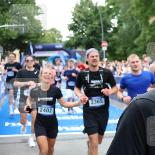 29.06.2025 - hella hamburg halbmarathon Zöllner http://msf.ph/oto/8190850 29.06.2025 10:44:44 Ziel 1782, 4270, 4991, 6490, 10669, 12711, 14351, 14798, 14816, 15185, 15233, 16224, 17251, 18107, 18437, 18464, 18560, 18868, 19206 meine-sportfotos.de