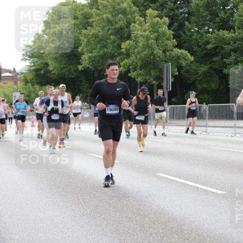 29.06.2025 - hella hamburg halbmarathon Jannik Wohlers http://msf.ph/oto/8190851 29.06.2025 10:24:07 Lombardsbrücke 1064, 1352, 1395, 2132, 2280, 2477, 2944, 3053, 3113, 3132, 3421, 3786, 4111, 4162, 4221, 4464, 5138, 5829, 5830, 6261, 6478, 6524, 6526, 6570, 7528, 7975, 9063, 10907, 11651, 12070, 12303, 13111, 13113, 13380, 13573, 13638, 14143, 15796, 15975, 18077, 18105, 19080 meine-sportfotos.de