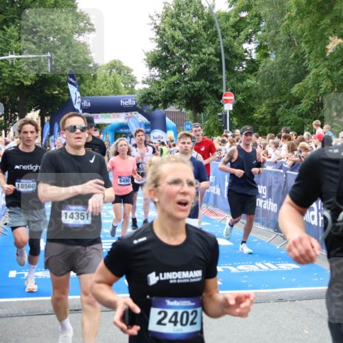 29.06.2025 - hella hamburg halbmarathon Zöllner http://msf.ph/oto/8190906 29.06.2025 10:44:44 Ziel 1782, 4270, 4991, 6490, 10669, 12711, 14351, 14798, 14816, 15185, 15233, 16224, 17251, 18107, 18437, 18464, 18560, 18868, 19206 meine-sportfotos.de