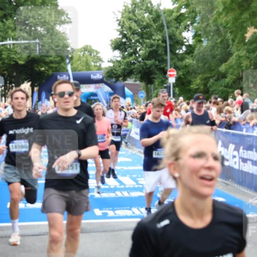 29.06.2025 - hella hamburg halbmarathon Zöllner http://msf.ph/oto/8190921 29.06.2025 10:44:45 Ziel 1782, 2970, 4270, 4991, 6490, 10669, 14816, 15185, 15233, 16224, 17251, 18107, 18437, 18464, 18560, 18868, 19206 meine-sportfotos.de