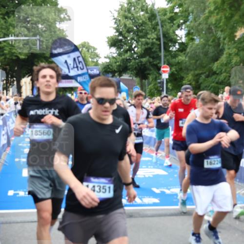 29.06.2025 - hella hamburg halbmarathon Zöllner http://msf.ph/oto/8190997 29.06.2025 10:44:45 Ziel 1782, 2970, 4270, 4991, 6490, 10669, 14816, 15185, 15233, 16224, 17251, 18107, 18437, 18464, 18560, 18868, 19206 meine-sportfotos.de