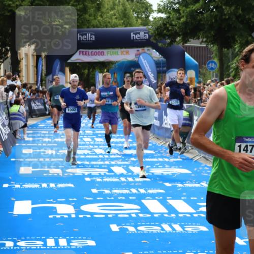 29.06.2025 - hella hamburg halbmarathon Zöllner http://msf.ph/oto/8191079 29.06.2025 10:34:26 Ziel 1002, 5550, 9686, 14784, 16417, 18099 meine-sportfotos.de