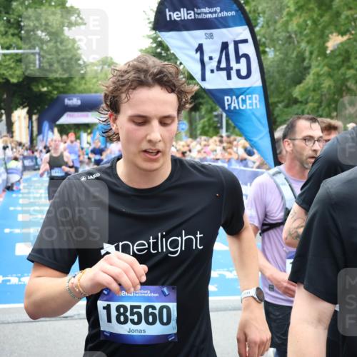 29.06.2025 - hella hamburg halbmarathon Zöllner http://msf.ph/oto/8191085 29.06.2025 10:44:47 Ziel 1941, 2970, 3004, 3785, 4270, 4915, 7325, 10669, 15185, 15233, 16834, 17251, 18437, 18868 meine-sportfotos.de