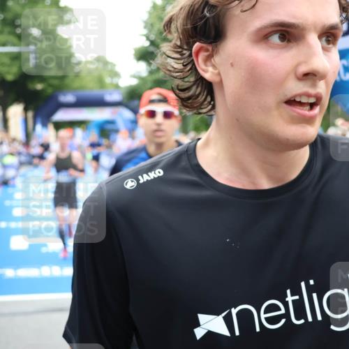 29.06.2025 - hella hamburg halbmarathon Zöllner http://msf.ph/oto/8191099 29.06.2025 10:44:47 Ziel 1941, 2970, 3004, 3785, 4270, 4915, 7325, 10669, 15185, 15233, 16834, 17251, 18437, 18868 meine-sportfotos.de