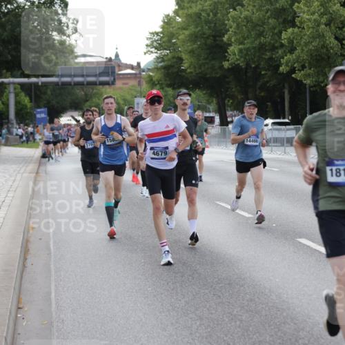 29.06.2025 - hella hamburg halbmarathon Jannik Wohlers http://msf.ph/oto/8191175 29.06.2025 09:45:09 Lombardsbrücke 57, 1707, 1990, 2689, 3043, 4050, 4129, 4679, 4698, 4749, 5070, 5328, 5746, 5826, 6358, 7272, 7389, 7481, 7651, 7723, 8190, 8209, 8883, 9137, 9571, 9634, 10017, 10171, 10876, 11120, 11413, 11857, 12234, 12308, 12691, 12988, 13066, 13618, 14028, 14395, 14466, 14784, 15621, 15826, 15887, 16712, 17151, 17191, 17197, 17802, 18099, 18102, 18177, 18692, 19194, 19202, 19203, 19204 meine-sportfotos.de