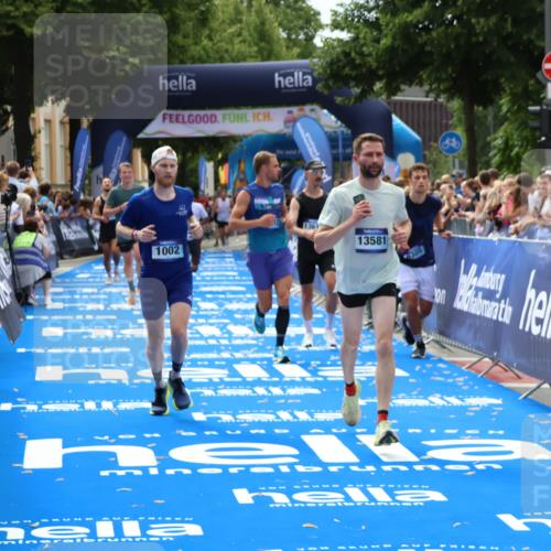 29.06.2025 - hella hamburg halbmarathon Zöllner http://msf.ph/oto/8191219 29.06.2025 10:34:27 Ziel 1002, 5550, 6305, 9686, 16417, 18099 meine-sportfotos.de