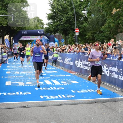 29.06.2025 - hella hamburg halbmarathon Zöllner http://msf.ph/oto/8191225 29.06.2025 10:44:50 Ziel 1941, 2970, 3004, 3098, 3785, 4270, 4915, 7056, 7167, 7325, 15185, 15233, 16834, 17251, 19207, 19210 meine-sportfotos.de