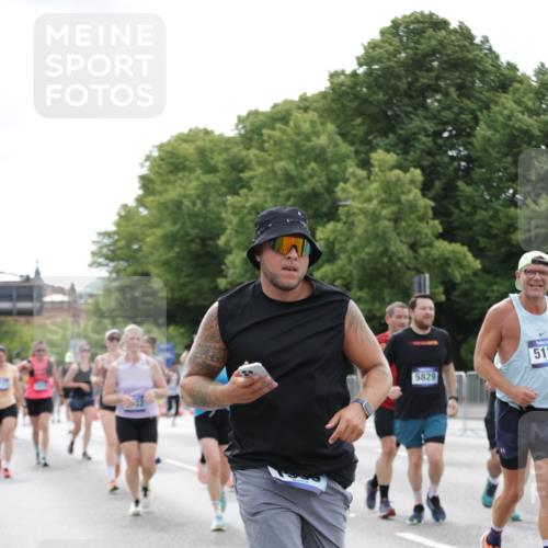29.06.2025 - hella hamburg halbmarathon Jannik Wohlers http://msf.ph/oto/8191292 29.06.2025 10:24:12 Lombardsbrücke 1064, 1352, 1395, 2280, 2944, 3053, 3099, 3113, 3132, 3421, 3786, 4111, 4221, 4464, 5138, 5829, 5830, 6261, 6570, 7975, 10907, 11651, 11816, 11817, 12070, 12303, 13111, 13113, 13380, 13573, 13638, 14143, 15796, 15975, 18105, 19080 meine-sportfotos.de
