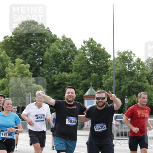 29.06.2025 - hella hamburg halbmarathon Jannik Wohlers http://msf.ph/oto/8191298 29.06.2025 10:24:14 Lombardsbrücke 1352, 1395, 2280, 2944, 3053, 3099, 3113, 3132, 3421, 3786, 4111, 4221, 5138, 5829, 5830, 6261, 6570, 10907, 11651, 11816, 11817, 12070, 12303, 13111, 13113, 13380, 13638, 14143, 14898, 15796, 15975, 17535, 18105, 19080 meine-sportfotos.de