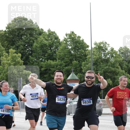 29.06.2025 - hella hamburg halbmarathon Jannik Wohlers http://msf.ph/oto/8191341 29.06.2025 10:24:14 Lombardsbrücke 1352, 1395, 2280, 2944, 3053, 3099, 3113, 3132, 3421, 3786, 4111, 4221, 5138, 5829, 5830, 6261, 6570, 10907, 11651, 11816, 11817, 12070, 12303, 13111, 13113, 13380, 13638, 14143, 14898, 15796, 15975, 17535, 18105, 19080 meine-sportfotos.de