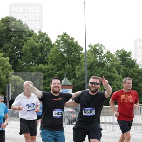 29.06.2025 - hella hamburg halbmarathon Jannik Wohlers http://msf.ph/oto/8191382 29.06.2025 10:24:14 Lombardsbrücke 1352, 1395, 2280, 2944, 3053, 3099, 3113, 3132, 3421, 3786, 4111, 4221, 5138, 5829, 5830, 6261, 6570, 10907, 11651, 11816, 11817, 12070, 12303, 13111, 13113, 13380, 13638, 14143, 14898, 15796, 15975, 17535, 18105, 19080 meine-sportfotos.de