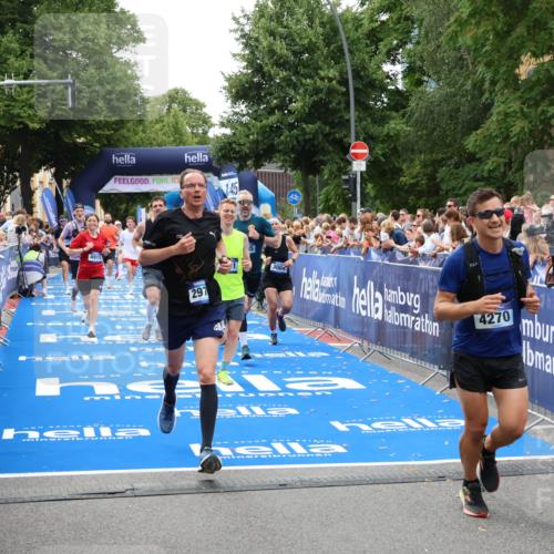 29.06.2025 - hella hamburg halbmarathon Zöllner http://msf.ph/oto/8191561 29.06.2025 10:44:53 Ziel 1941, 2098, 2970, 3004, 3098, 3785, 4270, 4425, 4915, 7056, 7167, 7325, 9720, 12161, 16834, 17406, 18631, 19207, 19210 meine-sportfotos.de