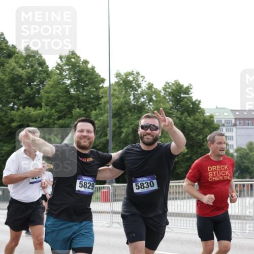 29.06.2025 - hella hamburg halbmarathon Jannik Wohlers http://msf.ph/oto/8191562 29.06.2025 10:24:14 Lombardsbrücke 1352, 1395, 2280, 2944, 3053, 3099, 3113, 3132, 3421, 3786, 4111, 4221, 5138, 5829, 5830, 6261, 6570, 10907, 11651, 11816, 11817, 12070, 12303, 13111, 13113, 13380, 13638, 14143, 14898, 15796, 15975, 17535, 18105, 19080 meine-sportfotos.de