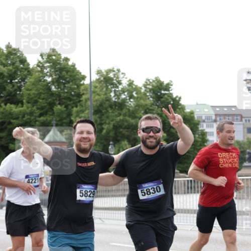 29.06.2025 - hella hamburg halbmarathon Jannik Wohlers http://msf.ph/oto/8191666 29.06.2025 10:24:14 Lombardsbrücke 1352, 1395, 2280, 2944, 3053, 3099, 3113, 3132, 3421, 3786, 4111, 4221, 5138, 5829, 5830, 6261, 6570, 10907, 11651, 11816, 11817, 12070, 12303, 13111, 13113, 13380, 13638, 14143, 14898, 15796, 15975, 17535, 18105, 19080 meine-sportfotos.de