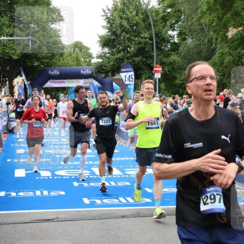 29.06.2025 - hella hamburg halbmarathon Zöllner http://msf.ph/oto/8191679 29.06.2025 10:44:55 Ziel 1941, 2098, 2890, 3004, 3098, 3785, 4425, 4915, 7056, 7167, 7325, 9030, 9720, 12161, 16834, 17382, 17406, 18631, 19207, 19210 meine-sportfotos.de