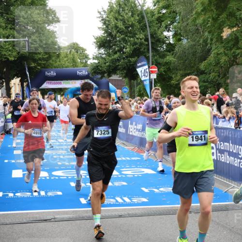 29.06.2025 - hella hamburg halbmarathon Zöllner http://msf.ph/oto/8191745 29.06.2025 10:44:55 Ziel 1941, 2098, 2890, 3004, 3098, 3785, 4425, 4915, 7056, 7167, 7325, 9030, 9720, 12161, 16834, 17382, 17406, 18631, 19207, 19210 meine-sportfotos.de