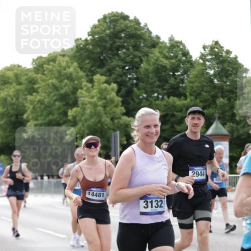 29.06.2025 - hella hamburg halbmarathon Jannik Wohlers http://msf.ph/oto/8191777 29.06.2025 10:24:16 Lombardsbrücke 1352, 1395, 2108, 2280, 2944, 3053, 3099, 3113, 3132, 3421, 4111, 4221, 4444, 5138, 5829, 5830, 6261, 6570, 10907, 11651, 11816, 11817, 12070, 12303, 13111, 13113, 13638, 14898, 15124, 15796, 15975, 17535, 18105, 19080 meine-sportfotos.de