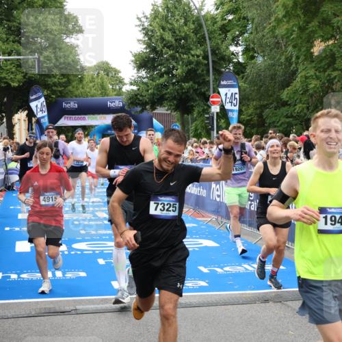 29.06.2025 - hella hamburg halbmarathon Zöllner http://msf.ph/oto/8191794 29.06.2025 10:44:56 Ziel 1520, 2098, 2890, 3004, 3098, 4425, 4915, 7056, 7167, 7325, 9030, 9720, 12161, 16834, 17382, 17406, 18055, 18631, 19207, 19210 meine-sportfotos.de