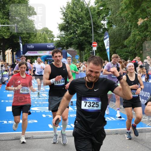 29.06.2025 - hella hamburg halbmarathon Zöllner http://msf.ph/oto/8191808 29.06.2025 10:44:56 Ziel 1520, 2098, 2890, 3004, 3098, 4425, 4915, 7056, 7167, 7325, 9030, 9720, 12161, 16834, 17382, 17406, 18055, 18631, 19207, 19210 meine-sportfotos.de