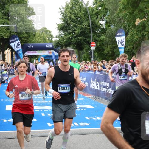 29.06.2025 - hella hamburg halbmarathon Zöllner http://msf.ph/oto/8191825 29.06.2025 10:44:56 Ziel 1520, 2098, 2890, 3004, 3098, 4425, 4915, 7056, 7167, 7325, 9030, 9720, 12161, 16834, 17382, 17406, 18055, 18631, 19207, 19210 meine-sportfotos.de