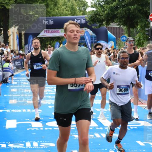 29.06.2025 - hella hamburg halbmarathon Zöllner http://msf.ph/oto/8191863 29.06.2025 10:34:32 Ziel 1644, 5550, 6305, 7534, 9686, 11230, 13618, 18099 meine-sportfotos.de