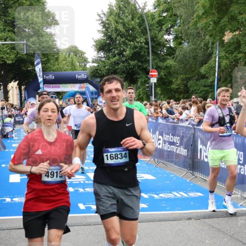 29.06.2025 - hella hamburg halbmarathon Zöllner http://msf.ph/oto/8191865 29.06.2025 10:44:57 Ziel 1424, 1520, 2098, 2890, 3098, 4425, 7056, 7167, 9030, 9720, 12161, 17382, 17406, 18055, 18631, 19207, 19210 meine-sportfotos.de