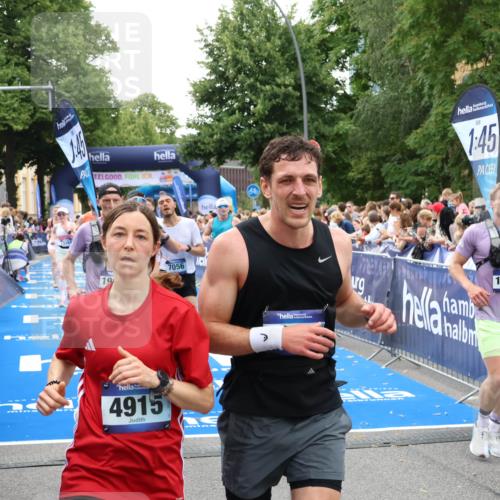 29.06.2025 - hella hamburg halbmarathon Zöllner http://msf.ph/oto/8191883 29.06.2025 10:44:57 Ziel 1424, 1520, 2098, 2890, 3098, 4425, 7056, 7167, 9030, 9720, 12161, 17382, 17406, 18055, 18631, 19207, 19210 meine-sportfotos.de