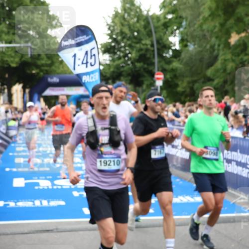 29.06.2025 - hella hamburg halbmarathon Zöllner http://msf.ph/oto/8191986 29.06.2025 10:44:58 Ziel 1424, 1520, 2098, 2890, 3098, 4425, 7056, 7167, 9030, 9720, 12161, 16058, 17382, 17406, 17544, 18055, 18631, 19210 meine-sportfotos.de