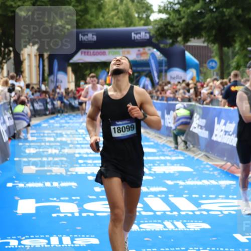 29.06.2025 - hella hamburg halbmarathon Zöllner http://msf.ph/oto/8192033 29.06.2025 10:34:34 Ziel 1644, 6305, 7534, 11230, 11661, 13618, 18099 meine-sportfotos.de