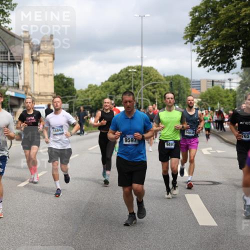 29.06.2025 - hella hamburg halbmarathon Yannick Fuchs http://msf.ph/oto/8192079 29.06.2025 10:44:02 20KM 1216, 1321, 2020, 2234, 2516, 2788, 2878, 3414, 3543, 3562, 3692, 3852, 4247, 4933, 5447, 5978, 6115, 6125, 6282, 7100, 7657, 8454, 8576, 8689, 8813, 8899, 8921, 9031, 9200, 9303, 9491, 9551, 9597, 9723, 9965, 10189, 10480, 11339, 11975, 12035, 12203, 12271, 12733, 13159, 13225, 13282, 13463, 13976, 14562, 14794, 14838, 15519, 15620, 15966, 16000, 16403, 16738, 16843, 16877, 16887, 17001, 17282, 17908, 18229, 18350, 18451, 18960 meine-sportfotos.de