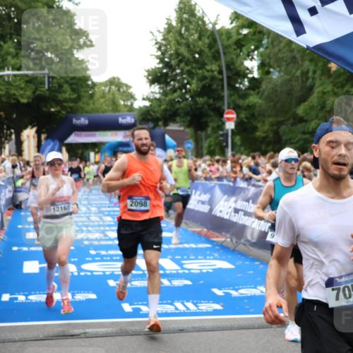 29.06.2025 - hella hamburg halbmarathon Zöllner http://msf.ph/oto/8192117 29.06.2025 10:44:59 Ziel 1424, 1520, 2098, 2890, 4425, 9030, 9720, 12161, 16058, 17382, 17406, 17544, 18055, 18631 meine-sportfotos.de
