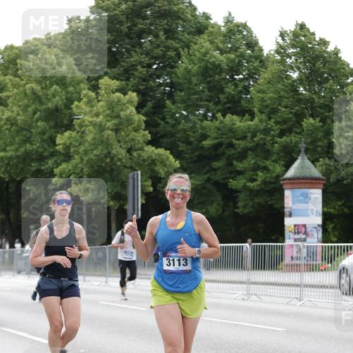 29.06.2025 - hella hamburg halbmarathon Jannik Wohlers http://msf.ph/oto/8192129 29.06.2025 10:24:17 Lombardsbrücke 1352, 1395, 2108, 2280, 2944, 3053, 3099, 3113, 3132, 3421, 4111, 4221, 4444, 5138, 5829, 5830, 6261, 6570, 10907, 11651, 11816, 11817, 12070, 12303, 13111, 13113, 13638, 14898, 15124, 15796, 15975, 17535, 18105, 19080 meine-sportfotos.de