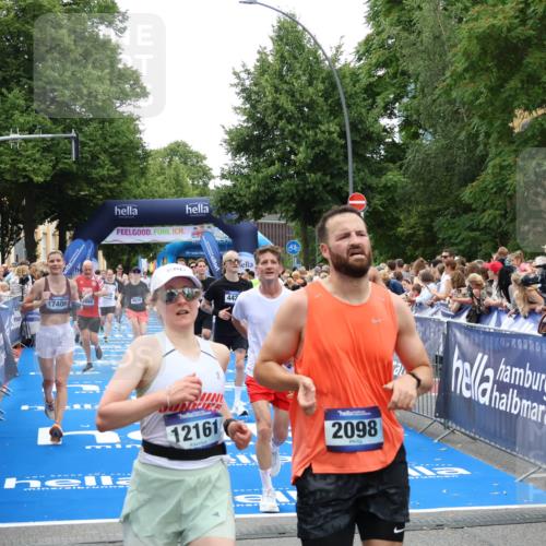 29.06.2025 - hella hamburg halbmarathon Zöllner http://msf.ph/oto/8192177 29.06.2025 10:45:00 Ziel 1171, 1424, 1520, 2098, 2890, 4425, 9030, 9720, 12161, 16058, 17381, 17382, 17406, 17544, 18055, 18631 meine-sportfotos.de