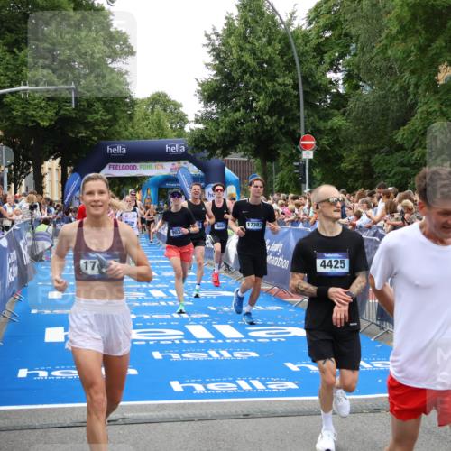 29.06.2025 - hella hamburg halbmarathon Zöllner http://msf.ph/oto/8192365 29.06.2025 10:45:02 Ziel 1171, 1424, 1520, 2890, 4425, 6266, 7709, 7843, 9030, 11688, 15334, 16058, 17381, 17382, 17406, 17544, 18055, 18631 meine-sportfotos.de