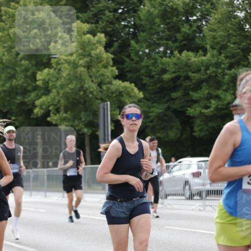 29.06.2025 - hella hamburg halbmarathon Jannik Wohlers http://msf.ph/oto/8192418 29.06.2025 10:24:18 Lombardsbrücke 1352, 1395, 2108, 2249, 2280, 2944, 3053, 3099, 3113, 3132, 3421, 4111, 4221, 4444, 5126, 5138, 5829, 5830, 6261, 6570, 10907, 11651, 11816, 11817, 12070, 12303, 13111, 13113, 13638, 14898, 15124, 15796, 15975, 17535, 18105 meine-sportfotos.de