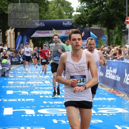 29.06.2025 - hella hamburg halbmarathon Zöllner http://msf.ph/oto/8192457 29.06.2025 10:34:39 Ziel 16148, 1644, 6169, 6878, 7534, 11230, 11661, 15887, 16148, 18026 meine-sportfotos.de