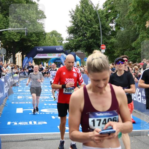 29.06.2025 - hella hamburg halbmarathon Zöllner http://msf.ph/oto/8192557 29.06.2025 10:45:04 Ziel 1171, 1424, 1520, 2890, 3917, 6266, 7709, 7843, 9030, 9710, 10741, 11688, 13919, 15334, 16058, 17381, 17382, 17544, 18055 meine-sportfotos.de