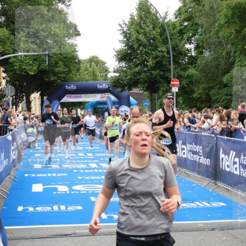 29.06.2025 - hella hamburg halbmarathon Zöllner http://msf.ph/oto/8192688 29.06.2025 10:45:06 Ziel 1171, 1424, 3917, 4997, 6266, 7709, 7843, 9710, 10313, 10741, 11688, 13919, 15334, 15365, 16058, 17381, 17544 meine-sportfotos.de