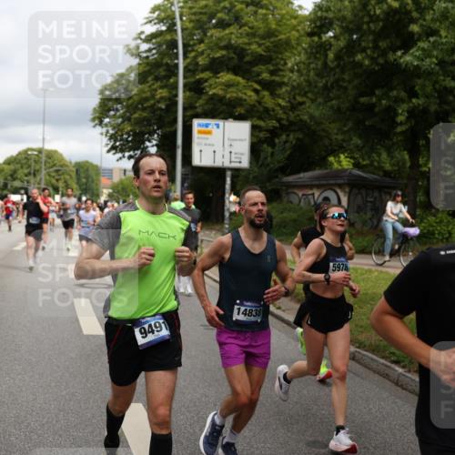 29.06.2025 - hella hamburg halbmarathon Yannick Fuchs http://msf.ph/oto/8192760 29.06.2025 10:44:04 20KM 1216, 1321, 2020, 2234, 2788, 3296, 3414, 3543, 3562, 3852, 4247, 4933, 5447, 5894, 5978, 6115, 6125, 6282, 7100, 7657, 8454, 8576, 8689, 8813, 8899, 8921, 9031, 9200, 9303, 9491, 9551, 9597, 9723, 10189, 10480, 11339, 11975, 12035, 12203, 12271, 12733, 13159, 13225, 13282, 13463, 13758, 13976, 14562, 14794, 14838, 15519, 15620, 15966, 16000, 16403, 16738, 16843, 16877, 16887, 17001, 17282, 17908, 18229, 18350, 18451, 18499, 18960 meine-sportfotos.de