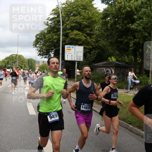 29.06.2025 - hella hamburg halbmarathon Yannick Fuchs http://msf.ph/oto/8192812 29.06.2025 10:44:04 20KM 1216, 1321, 2020, 2234, 2788, 3296, 3414, 3543, 3562, 3852, 4247, 4933, 5447, 5894, 5978, 6115, 6125, 6282, 7100, 7657, 8454, 8576, 8689, 8813, 8899, 8921, 9031, 9200, 9303, 9491, 9551, 9597, 9723, 10189, 10480, 11339, 11975, 12035, 12203, 12271, 12733, 13159, 13225, 13282, 13463, 13758, 13976, 14562, 14794, 14838, 15519, 15620, 15966, 16000, 16403, 16738, 16843, 16877, 16887, 17001, 17282, 17908, 18229, 18350, 18451, 18499, 18960 meine-sportfotos.de