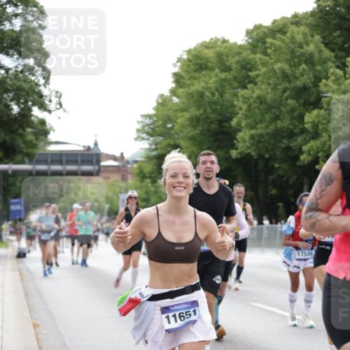 29.06.2025 - hella hamburg halbmarathon Jannik Wohlers http://msf.ph/oto/8192837 29.06.2025 10:24:23 Lombardsbrücke 1352, 2108, 2249, 2280, 2944, 3099, 3113, 3132, 4008, 4010, 4221, 4444, 5126, 5829, 5830, 6261, 6570, 10907, 11651, 11816, 11817, 12070, 12303, 14898, 15124, 15975, 17535, 18105, 18194, 18198 meine-sportfotos.de