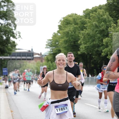 29.06.2025 - hella hamburg halbmarathon Jannik Wohlers http://msf.ph/oto/8192845 29.06.2025 10:24:23 Lombardsbrücke 1352, 2108, 2249, 2280, 2944, 3099, 3113, 3132, 4008, 4010, 4221, 4444, 5126, 5829, 5830, 6261, 6570, 10907, 11651, 11816, 11817, 12070, 12303, 14898, 15124, 15975, 17535, 18105, 18194, 18198 meine-sportfotos.de