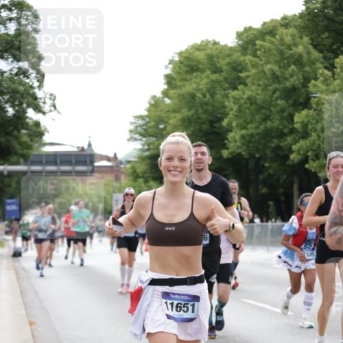 29.06.2025 - hella hamburg halbmarathon Jannik Wohlers http://msf.ph/oto/8192862 29.06.2025 10:24:23 Lombardsbrücke 1352, 2108, 2249, 2280, 2944, 3099, 3113, 3132, 4008, 4010, 4221, 4444, 5126, 5829, 5830, 6261, 6570, 10907, 11651, 11816, 11817, 12070, 12303, 14898, 15124, 15975, 17535, 18105, 18194, 18198 meine-sportfotos.de