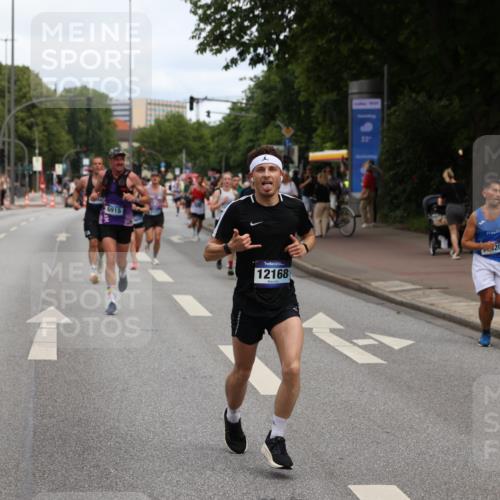 29.06.2025 - hella hamburg halbmarathon Yannick Fuchs http://msf.ph/oto/8192896 29.06.2025 10:31:17 20KM 1385, 1571, 2121, 3959, 5961, 6915, 7831, 8084, 8121, 9313, 10404, 10852, 11120, 11304, 11620, 12051, 12168, 12916, 13991, 14075, 14622, 15621, 16158, 17078, 17192, 18038, 18156, 18733 meine-sportfotos.de