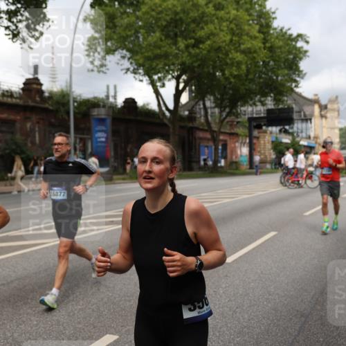 29.06.2025 - hella hamburg halbmarathon Yannick Fuchs http://msf.ph/oto/8192905 29.06.2025 10:44:05 20KM 1216, 1321, 2020, 2234, 2788, 3296, 3414, 3543, 3562, 3852, 4247, 4933, 5447, 5894, 5978, 6115, 6125, 6282, 7100, 7657, 8454, 8576, 8689, 8813, 8899, 8921, 9031, 9303, 9491, 9551, 9597, 9723, 10189, 10480, 11339, 11975, 12203, 12271, 12733, 13159, 13225, 13282, 13463, 13758, 13976, 14562, 14794, 14838, 15519, 15620, 15966, 16000, 16403, 16732, 16738, 16843, 16877, 16887, 17001, 17282, 17319, 17908, 18229, 18350, 18451, 18499, 18960 meine-sportfotos.de